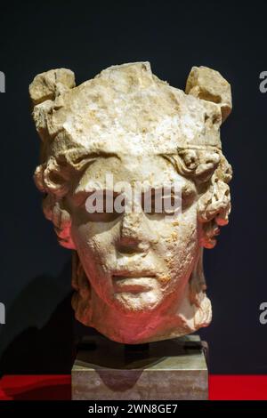 Cabeza de Athena Parthenos de Amelia (?) - Mármol pentélico 100-150 AD - NY Carlsberg Glyptotek, Copenaghen, Dinamarca Foto de stock