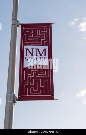 Las Cruces, NM - 12 de octubre de 2021: Banner de la Universidad Estatal de Nuevo México. NMSU es una universidad de la NASA Space-Grant y el hogar del primer Honors College en NE Foto de stock