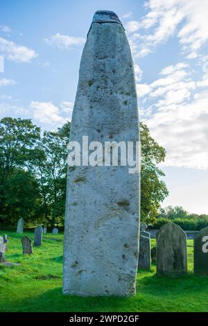 El monolito prehistórico más grande de piedra Rudston Monolith en East Yorkshire, Inglaterra Foto de stock