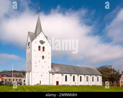 Iglesia de ladrillo gótico blanco en la ciudad de mercado de Thisted en Nordjylland, Dinamarca Foto de stock