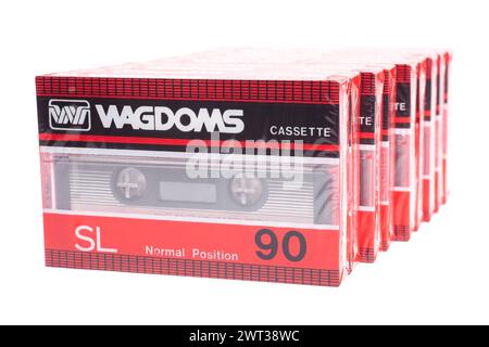 Moscú, Rusia, 14 de marzo de 2024: Casetes de cinta de audio 10 piezas Wagdoms SL90 sellados en un paquete. Foto de stock