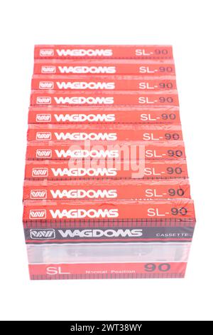 Moscú, Rusia, 14 de marzo de 2024: Casetes de cinta de audio 10 piezas Wagdoms SL90 sellados en un paquete. Foto de stock