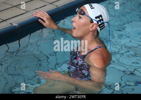 La campeona de natación, Federica Pellegrini, durante la carrera por la ciudad del gran premio de Nápoles, en el estadio de natación Caserta. Foto de stock