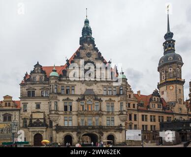 La fachada del edificio histórico, el Castillo de Dresde (Palacio Real, Dresdner Residenzschloss o Dresdner Schloss), Dresde, Sajonia, Alemania Foto de stock