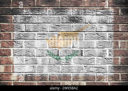 Una bandera de Chipre pintada sobre fondo de pared de ladrillo rama de olivo de oro blanco Foto de stock