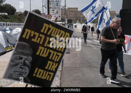 Jerusalén, Israel. 2 de abril de 2024. Un grupo diverso de ...