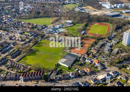 Vista aérea, Eugen-Reintjes-Stadion, estadio de fútbol y estadio de atletismo y pistas de tenis Rotweiss Emmerich e.V. am Stadion, piscina Embricana Foto de stock