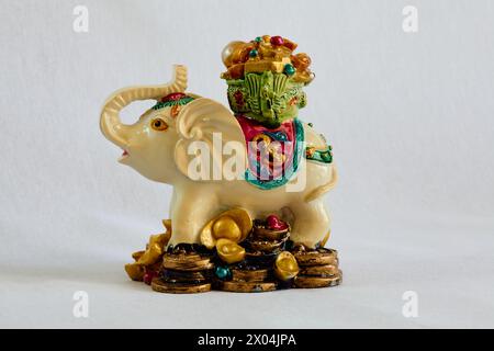 las figuras de elefante traen buena suerte, felicidad, sabiduría, prudencia, riqueza Foto de stock