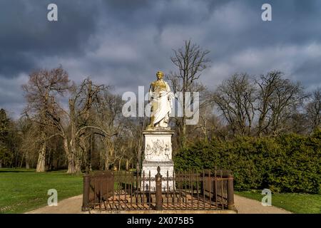 Estatua del fundador, Príncipe W. Estatua del Gründers Fürst Wilhelm Malte i im Schlosspark Putbus, Insel Ruegen, Mecklemburgo-Pomerania del Norte, Alemania Foto de stock