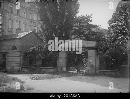 Viena 18, cementerio de la aldea de Waehring, puerta. Vista ligera desde la derecha, 15.08.1919 - 19190815 PD0005 - Rechteinfo: Derechos gestionados (RM) Foto de stock