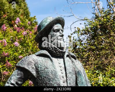 Estatua de Sir Walter Raleigh en East Budleigh. Foto de stock