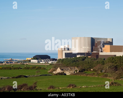 WYLFA ESTACIÓN DE ENERGÍA NUCLEAR en el norte de la costa de Anglesey Cemaes Anglesey Gales UK Foto de stock