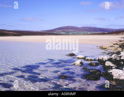 dh Waulkmill BAY ORPHIR ORKNEY Shore playa arenosa mar algas tranquilo cielo azul costa paisaje tranquilo mar arena verano islas del reino unido escocia