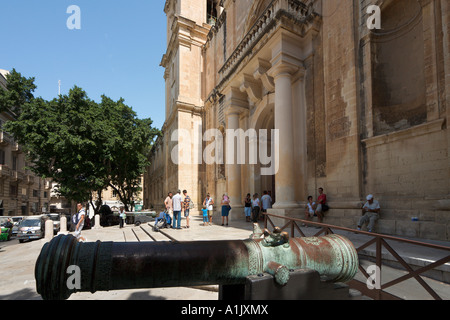 Entrada a la Catedral de St John's Co, St John's Square, Valletta, Malta Foto de stock