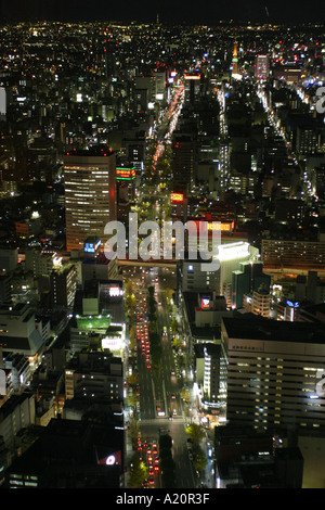 La ciudad de Nagoya, visto en la noche de casa en el Panorma JR Central Towers, Nagoya, Japón