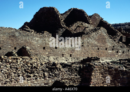Ruinas en el pueblo del Arroyo, el Parque Nacional Histórico de la Cultura Chaco, Nuevo México, EE.UU. Foto de stock