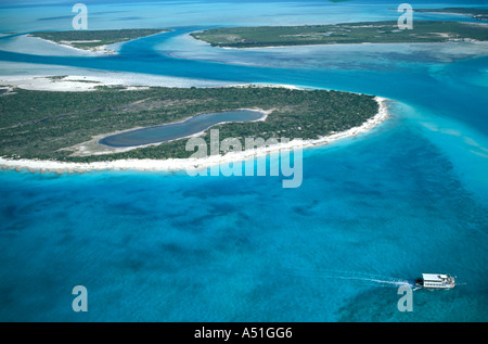 Foto aérea Islas Turcas y Caicos azul verde mar caribe islas del Caribe oriental subdesarrollado Foto de stock