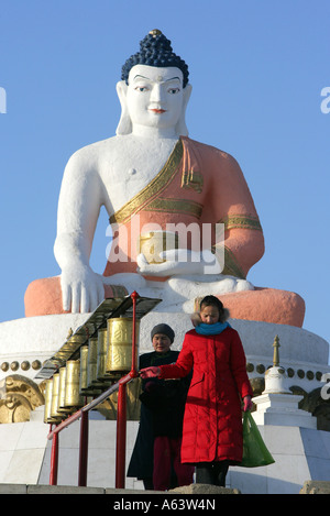 Mongolia, estatua de Buda en Darkhan Foto de stock