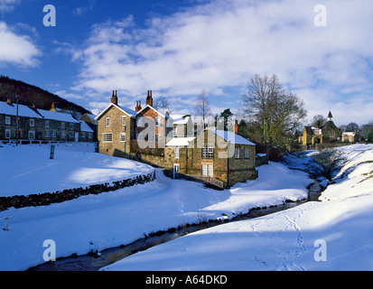 Cubiertas de nieve de Hutton Le Hole en North Yorkshire Foto de stock