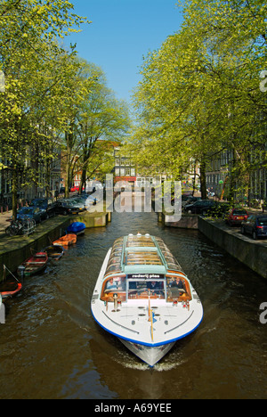 Excursión en barco por el crucero Leliegracht uno de los canales de Amsterdam Holanda Holanda Europa UE Eye35.com Foto de stock