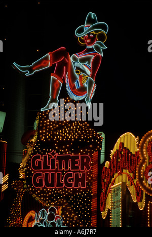 Las luces de neón de brillantes colores en Fremont St., Las Vegas, Nevada, EE.UU.