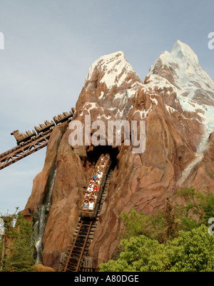 Walt Disney World Expedition Everest rollercoaster ride Foto de stock