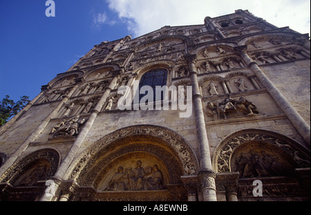La Catedral de St Pierre Angouleme Poitou-Charentes Francia Foto de stock