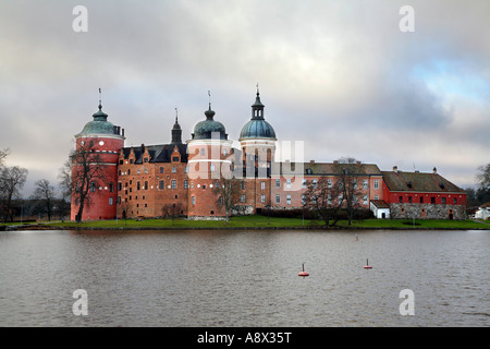 Gripsholm Slott castillo en el lago Malaren en Mariefred Suecia Europa construida el año 1537 por el rey Gustav Vasa de Suecia Foto de stock