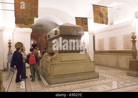 Él tumba de Arthur, el Duque de Wellington en la Cripta de la Catedral de San Pablo Londres GB UK Foto de stock