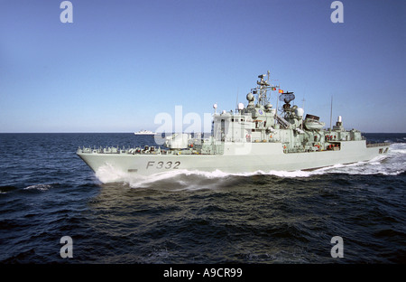 NRP Corte Real de Portugal una fragata clase Vasco da Gama durante el ejercicio de la OTAN Mariner leales que se celebró en el Mar Báltico