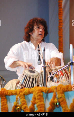 Ustad Zakir Hussain, cantante de tablón indio virtuoso, compositor, percusionista, productor de música, actor de cine, India Foto de stock