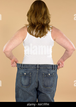 Cuerpo de mujer skinny jeans pantalones flojos Fotografía de stock - Alamy