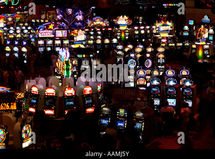 Máquinas de ranura en el río de Casino en el Strip de Las Vegas, en Nevada, Estados Unidos Foto de stock