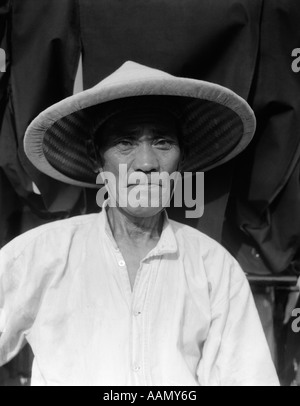 Retrato en blanco y negro de rickshaw coolie desde Calcuta, Bengala ...