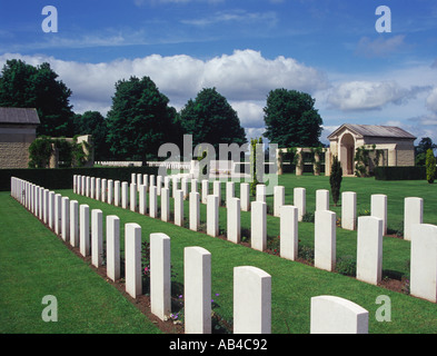 Las tumbas de guerra Bayeux Bayeux el cementerio de guerra británico Calvados Normandía Francia Foto de stock