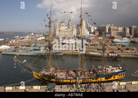 El Festival del Río Mersey de Liverpool Merseyside Grand Turk Tall Ship en Canning marea media Dock Foto de stock