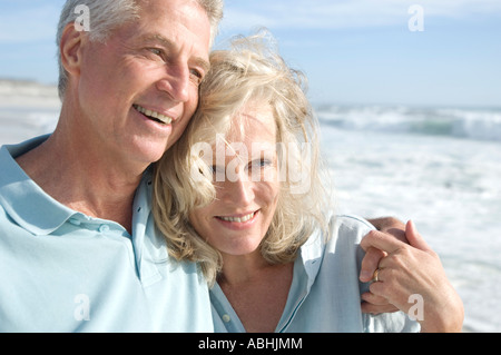 Retrato de smilin par en la playa