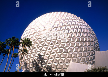 Cerca del mundo de la bola de Epcot en Walt Disney World en Orlando, Florida Foto de stock