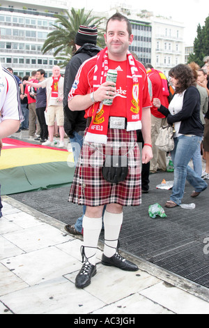 Un fan de los deportes de equipo de fútbol Liverpool en Atenas, Grecia, para la liga de campeones de la UEFA 2007 Foto de stock