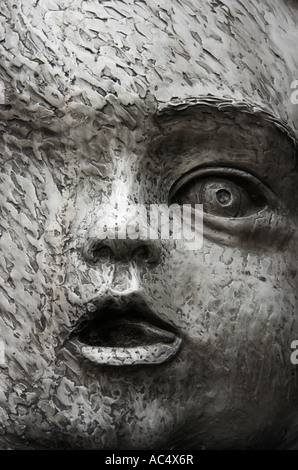 Detalle de siete edades del hombre escultura de Richard Kindersley en Blackfriars, Londres, Inglaterra Foto de stock