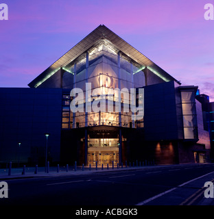 Bridgewater Concert Hall en la noche de la ciudad de Manchester, el condado de Lancashire, Inglaterra, Gran Bretaña sólo para uso editorial Foto de stock