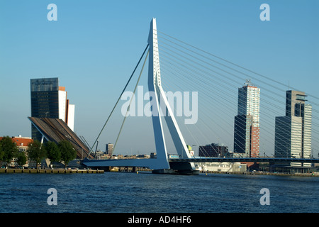 Puente de elevación Erasmusburg Rotterdam Holland Holanda Europa UE Foto de stock