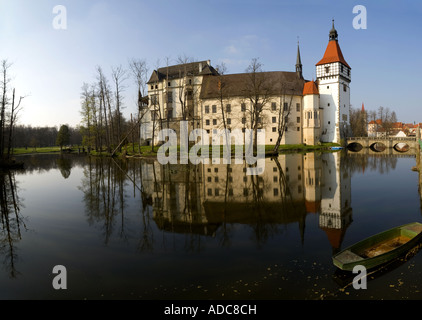 Castillo de Blatna Blatna pequeña ciudad en el sur de Bohemia, República Checa Foto de stock