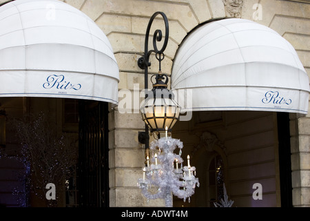 Ritz Hotel toldos en Place Vendome Paris France Foto de stock