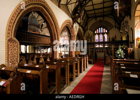 UK Shropshire Llanyblodwel St Michaels Iglesia interior neogótico Foto de stock