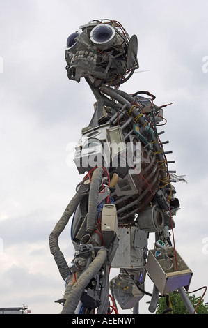 Escultura WEEEMan
