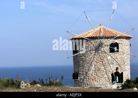 El molino de viento en la isla de Zakynthos, Grecia Foto de stock