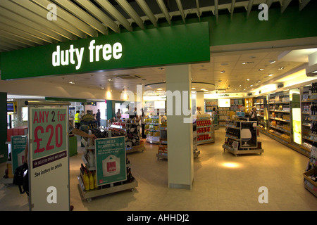 Barry Contribuyente obesidad Tienda Duty free en el aeropuerto de Jersey, Islas del Canal, REINO UNIDO  Fotografía de stock - Alamy