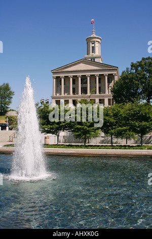 Summer View de la legislatura la plaza hacia el edificio del capitolio estatal, Nashville, Tennessee, EE.UU. Foto de stock