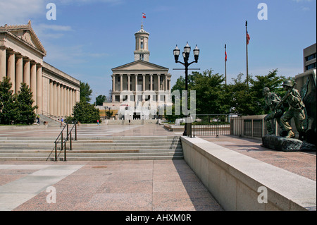 Summer View de la legislatura la plaza hacia el edificio del capitolio estatal, Nashville, Tennessee, EE.UU. Foto de stock